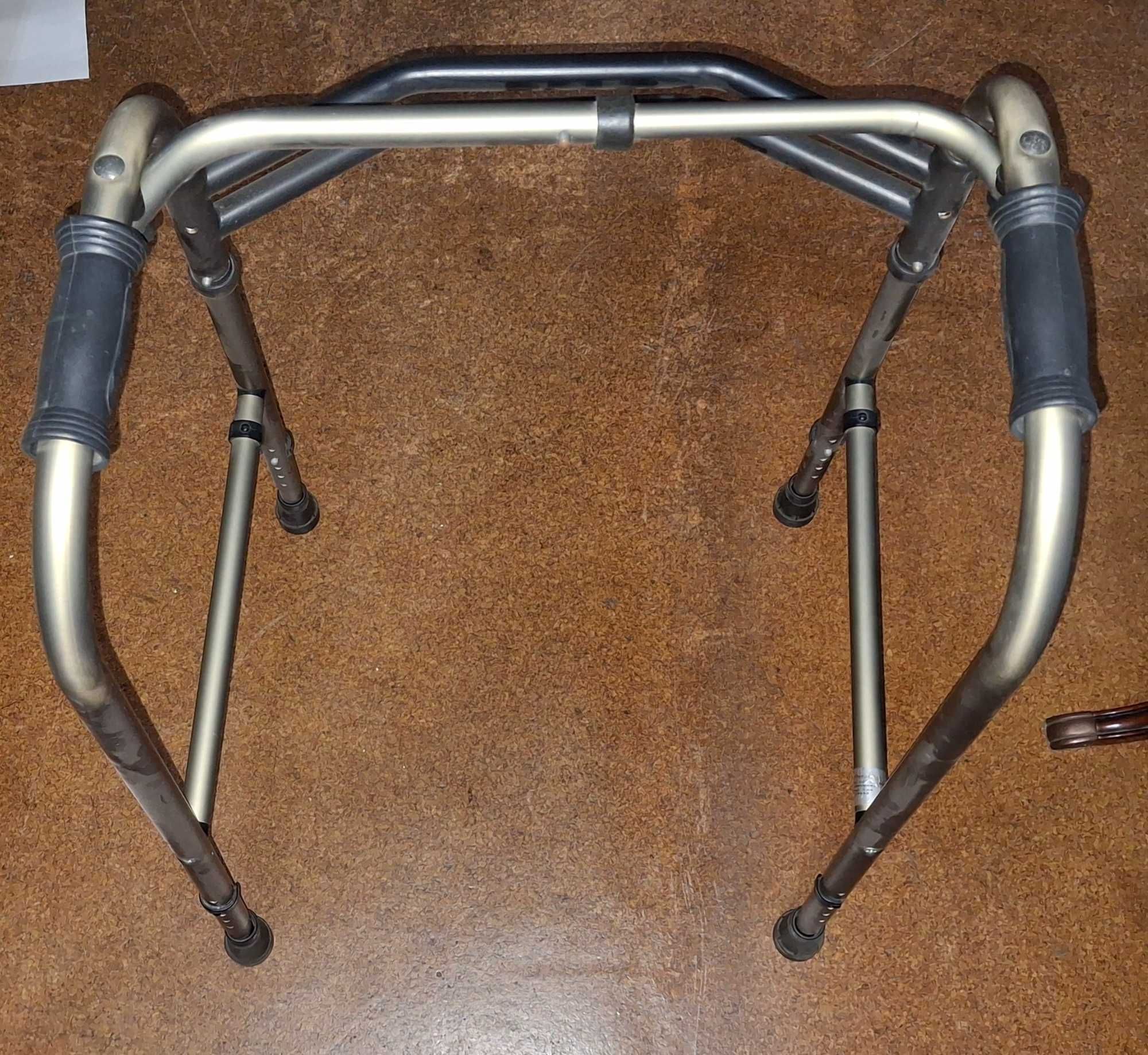 Muletas, Andarilho, Cadeira de Banho giratória