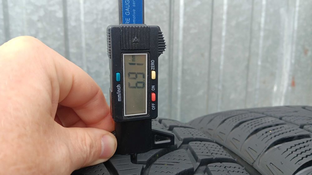 215/65/16 Bridgestone blizzak lm-80