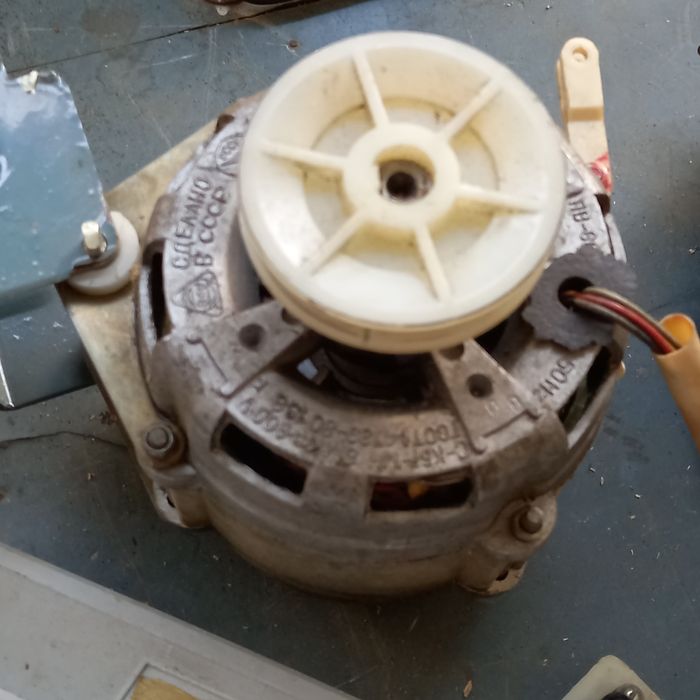 Продам  электродвигателя от стиральной машины  Сибирь