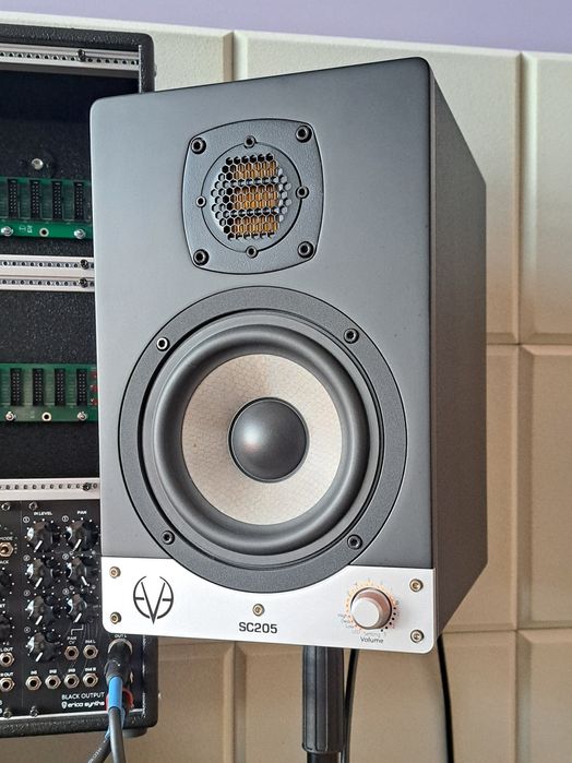 Monitory studyjne EVE Audio SC205 + statywy K&M