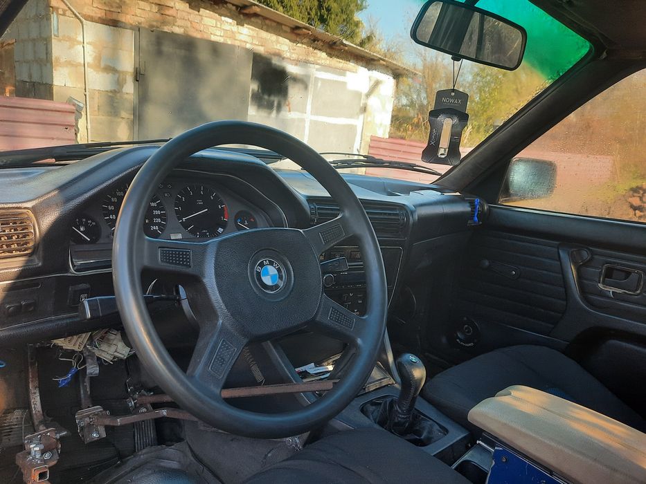 BMW E30 1.8 газ бензин