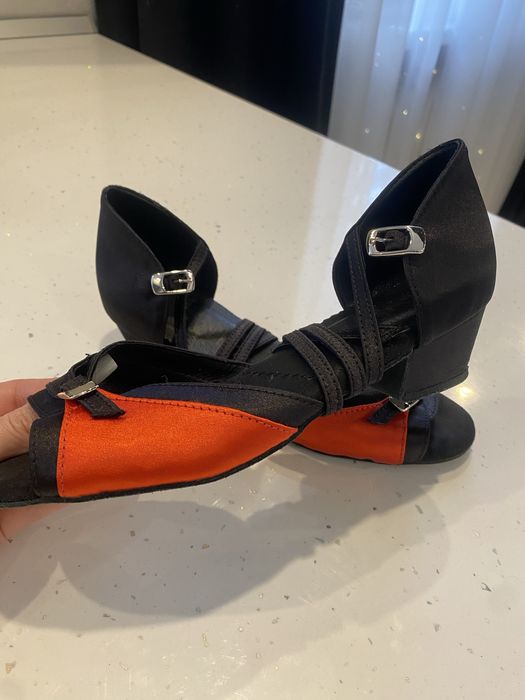 Туфлі для бальних танців