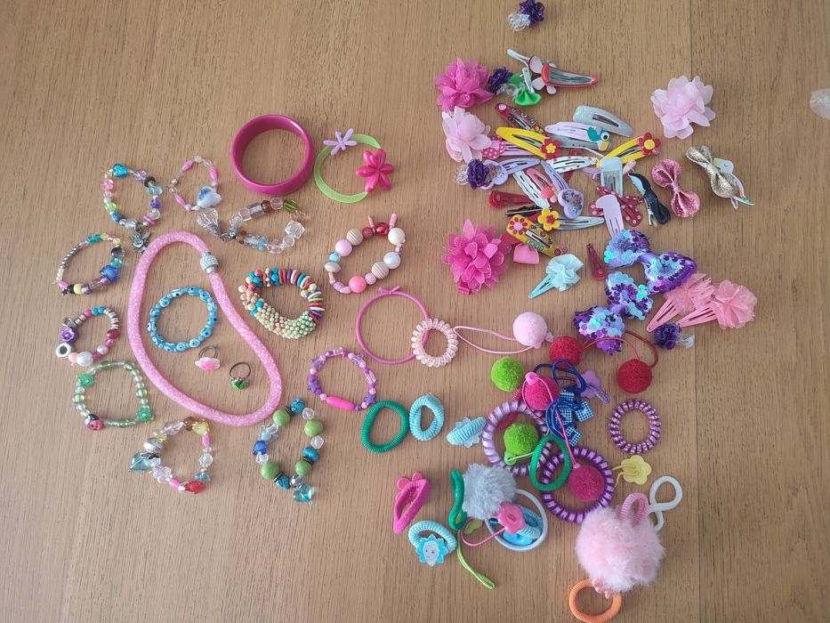 Spinki, gumki i bransoletki dla dziewczynki