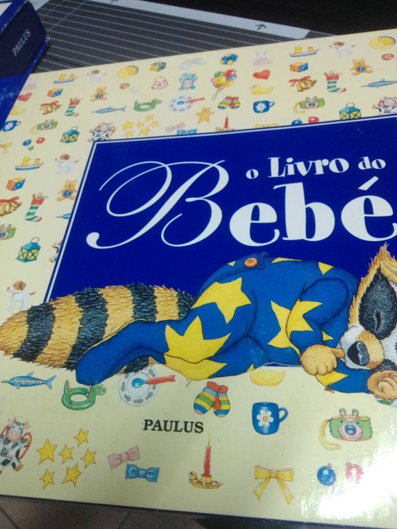 Primeiro livro do bebê, e livro da primeira comunhão