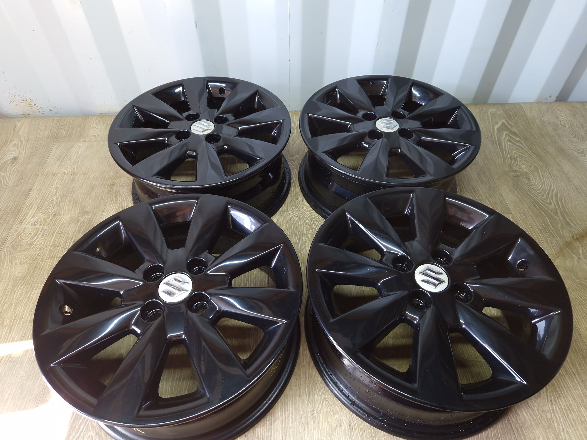 Felgi 15 suzuki Liana ignis 4x100 6j et45 os 54.1