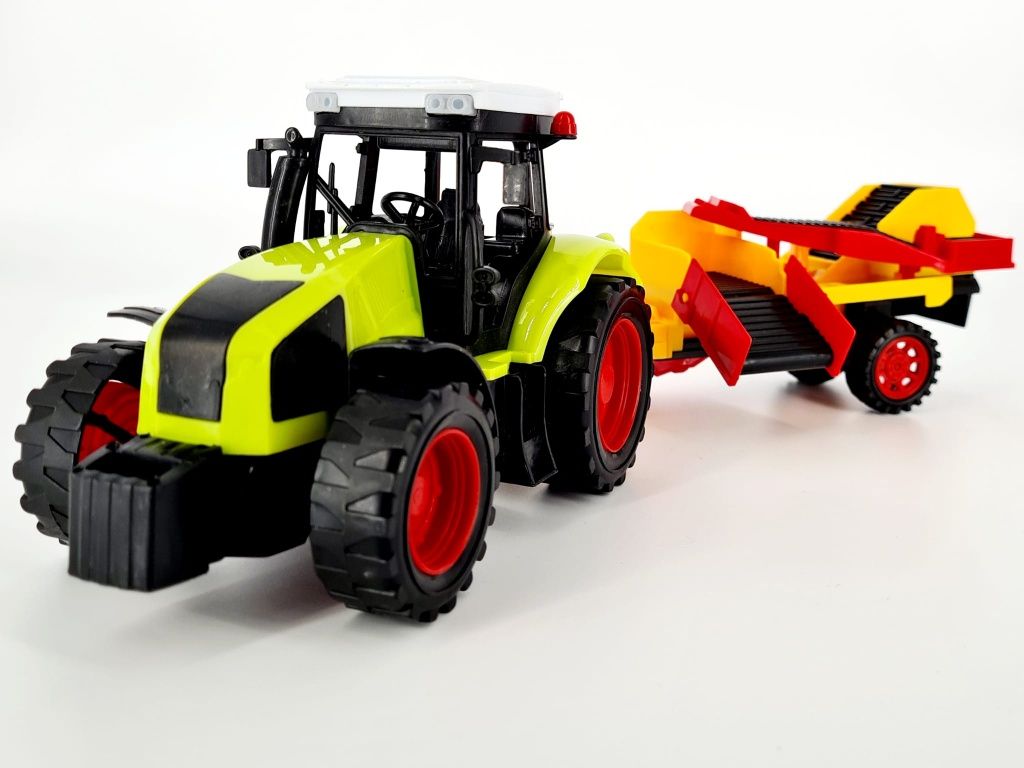 Nowy zielony traktor z maszyną rolniczą zabawki