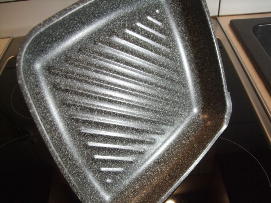 Patelnia GRILLOWA 26 x 24 cm Non - Stick Nieprzywierająca Smukee