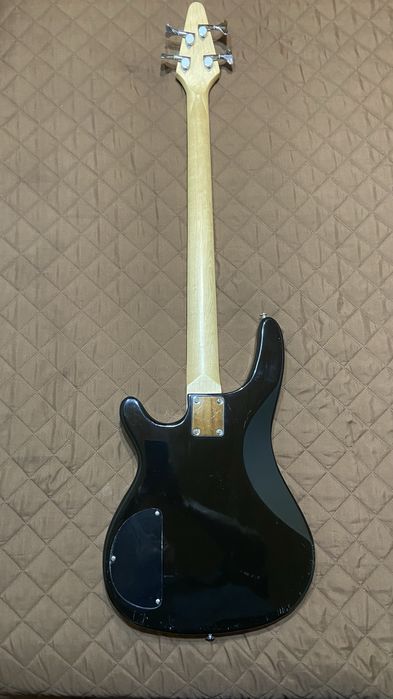 Baixo eletrico e amplificador