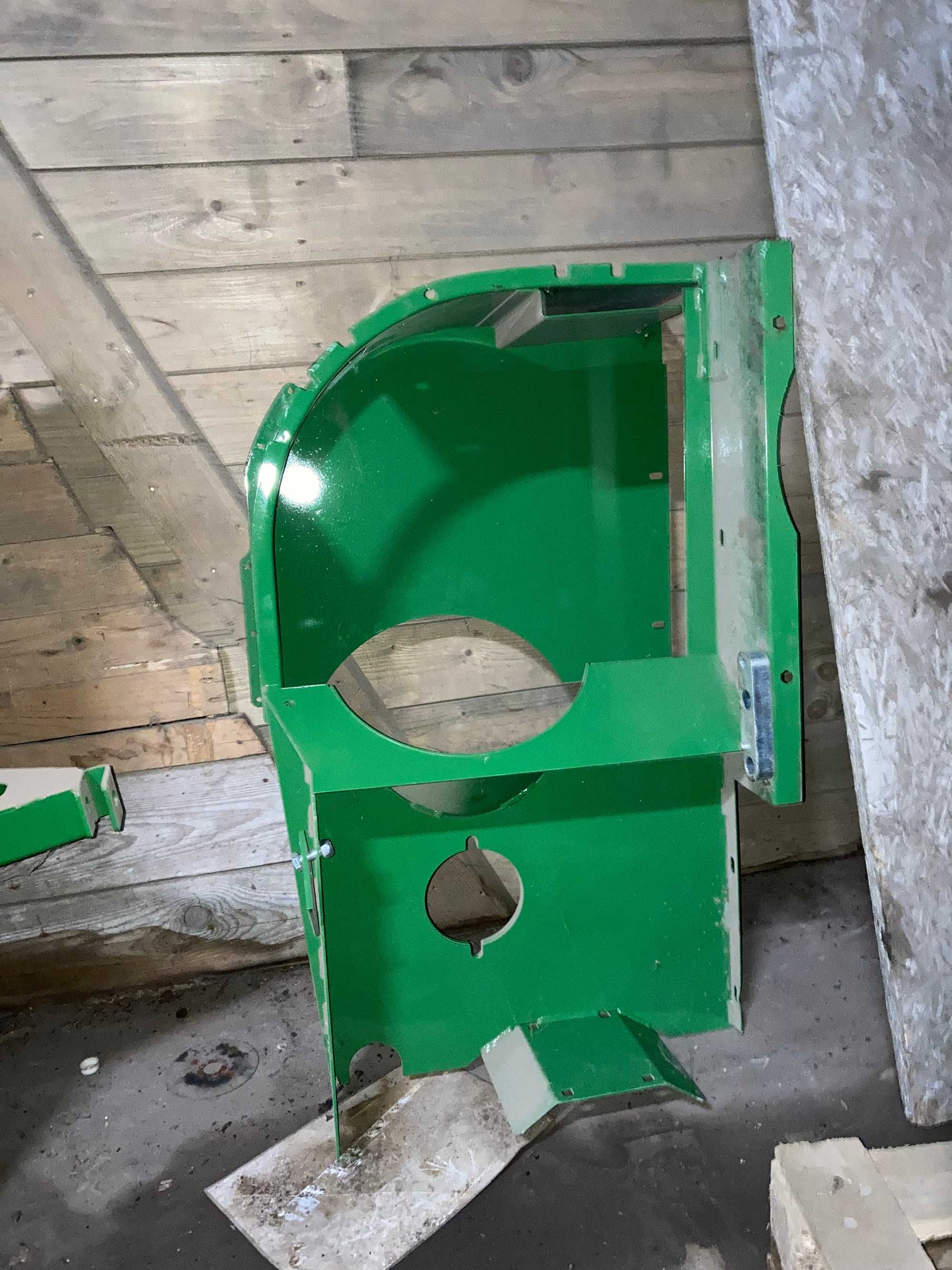 Kombajn John Deere S670-690 nowa obudowa AXE56596