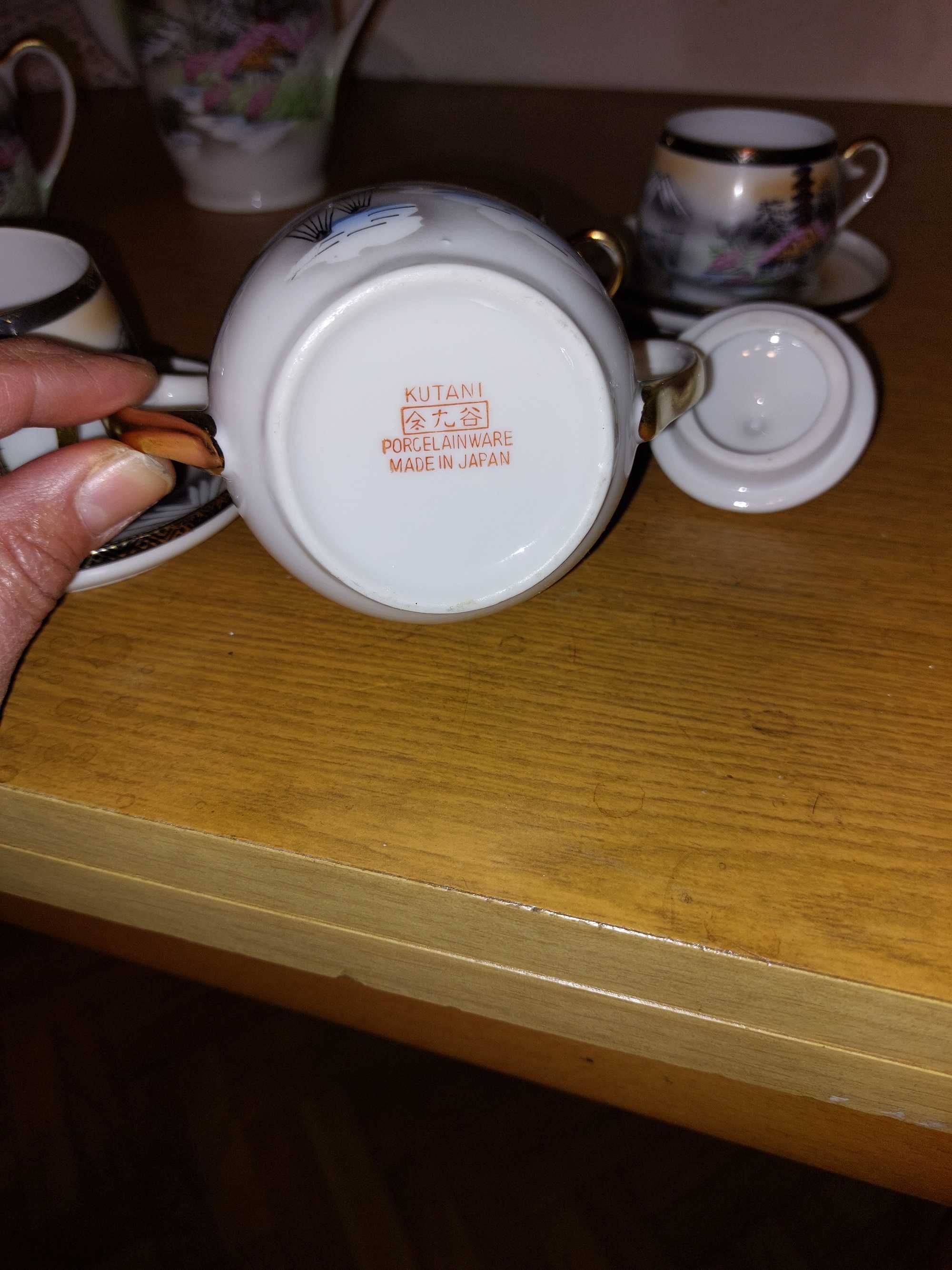 Porcelanowy serwis do kawy sygnowany japoński z lat 70 tych-nieużywany