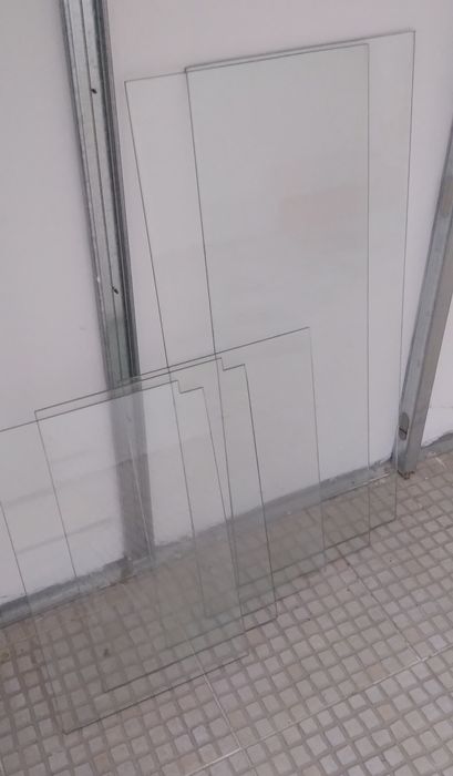 Vidros / prateleiras / portas / puxadores e fechaduras