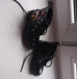 Buty dla dziewczynki botki lakierowane 22