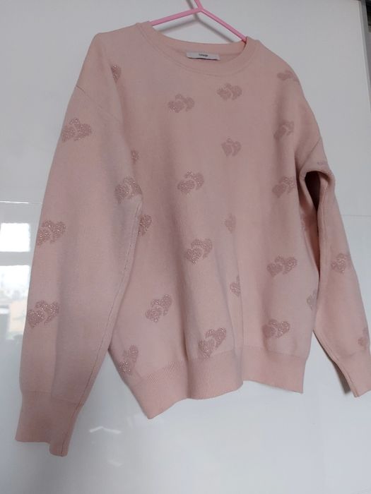 Różowy sweterek w serduszka ze srebrną nitką r.M/L Walentynki