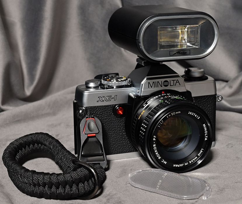 Minolta. Przepiękna! plus lampa, pasek i baterie