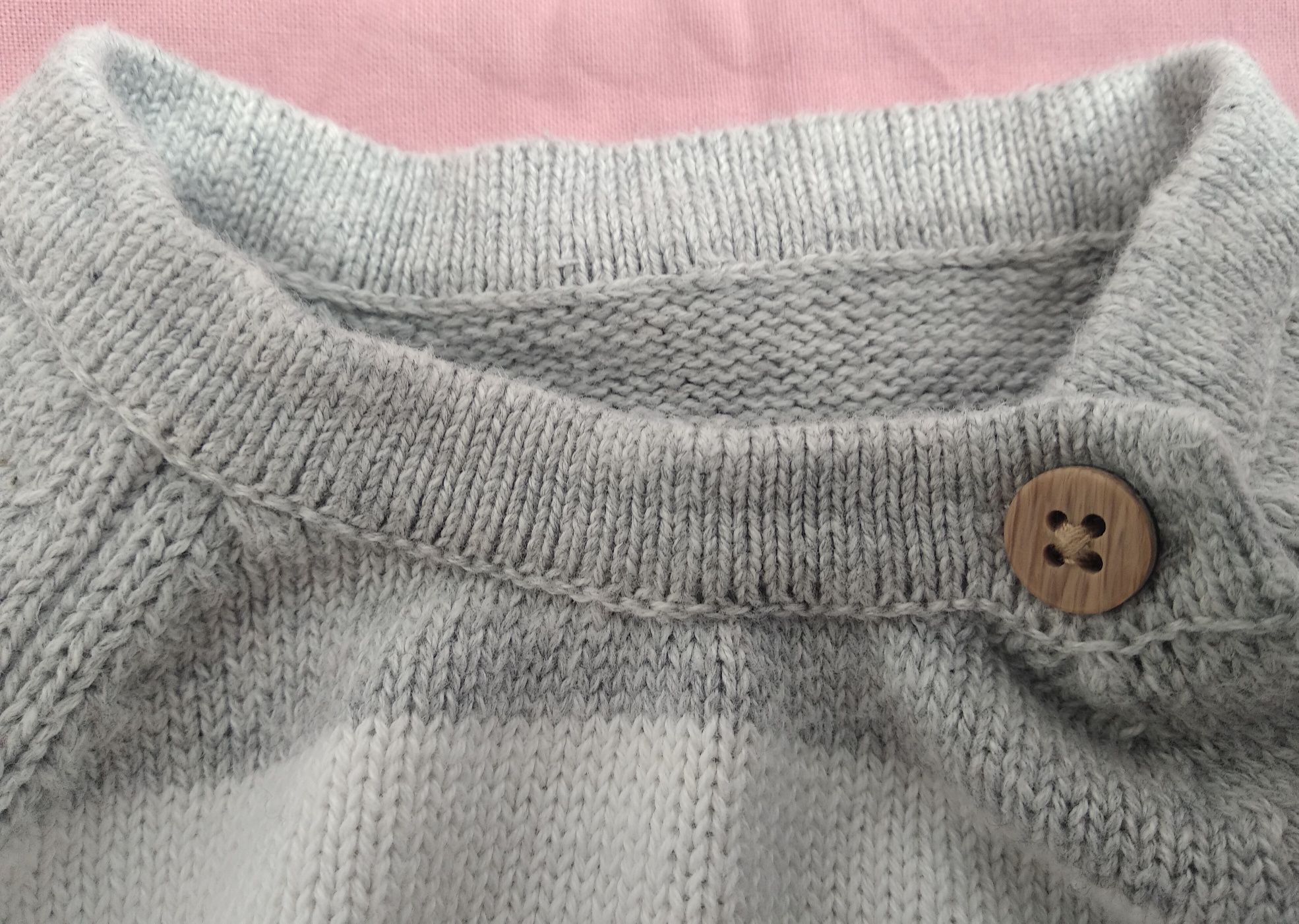 Продам свитер одежду Nutmeg. 6-9 месяцев