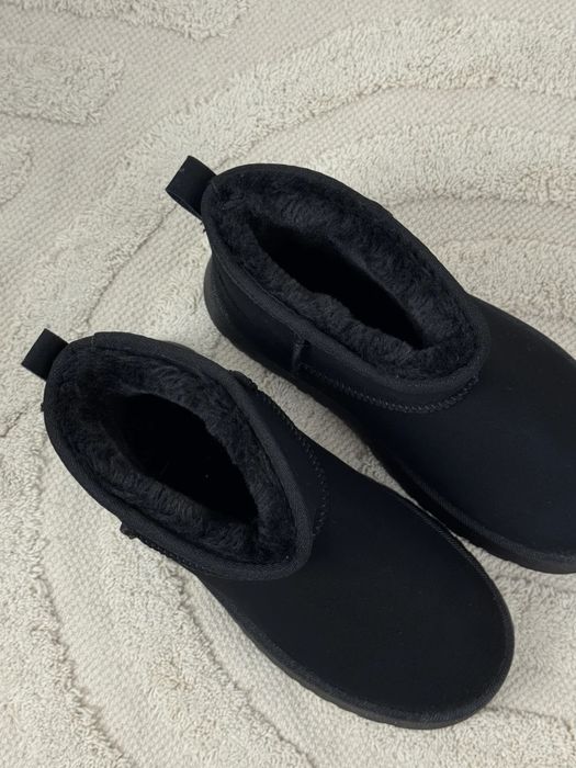 Уги жіночі чорні замшеві