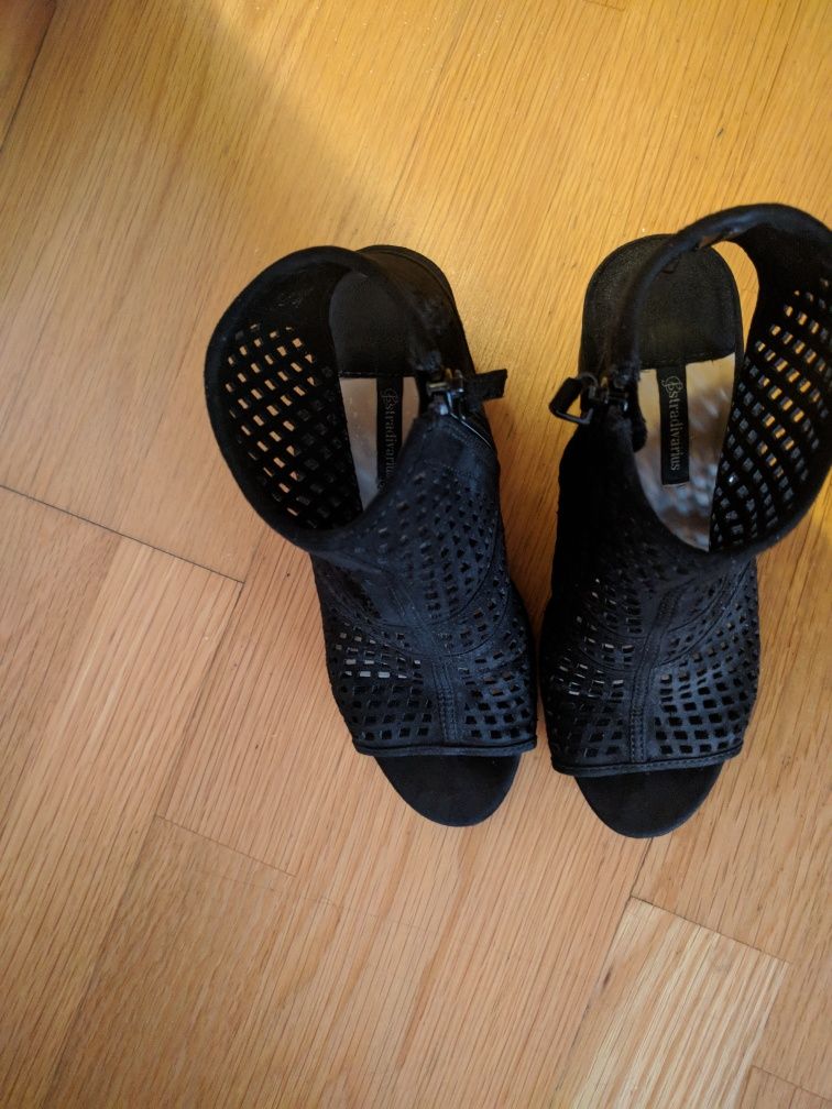 Sapato aberto marca Stradivarius