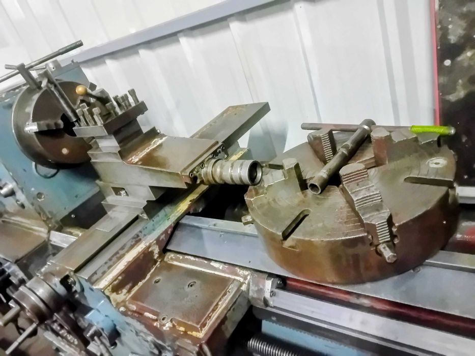 Torno mecânico EFI Cadete,  com 1500mm entre pontos.