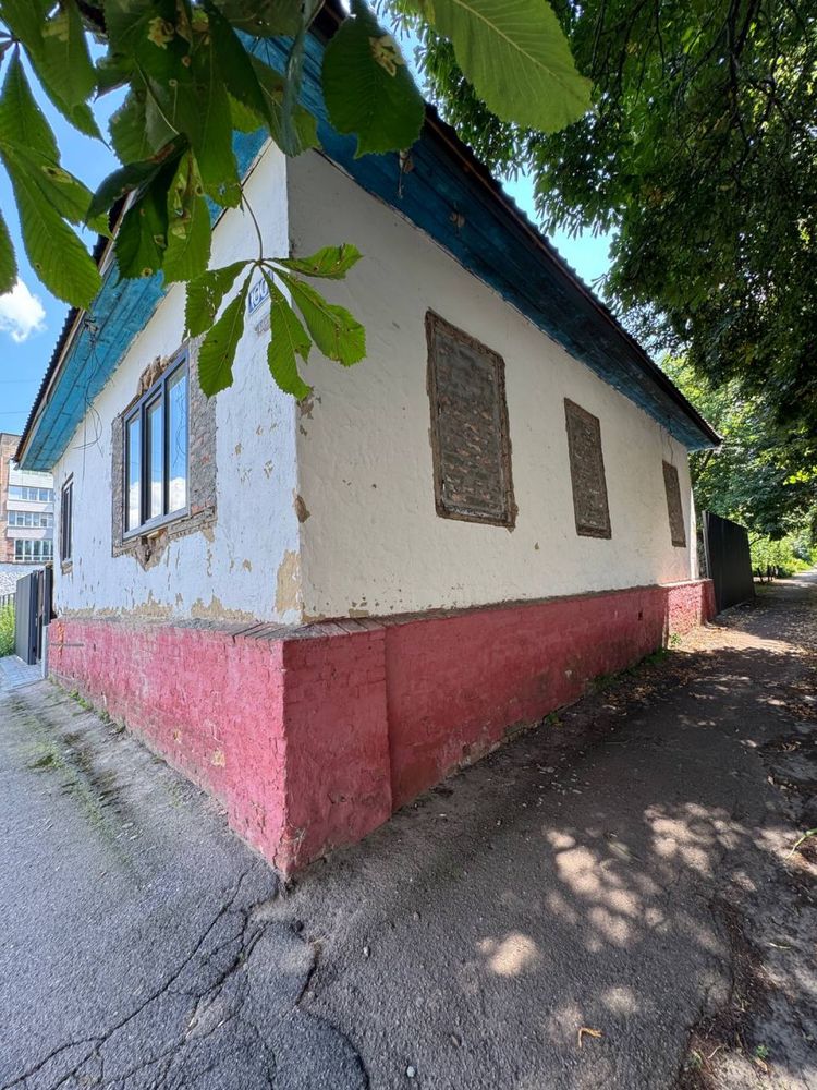 Продам  приміщення в м. Прилуки по вул. Скоропадського, 100.