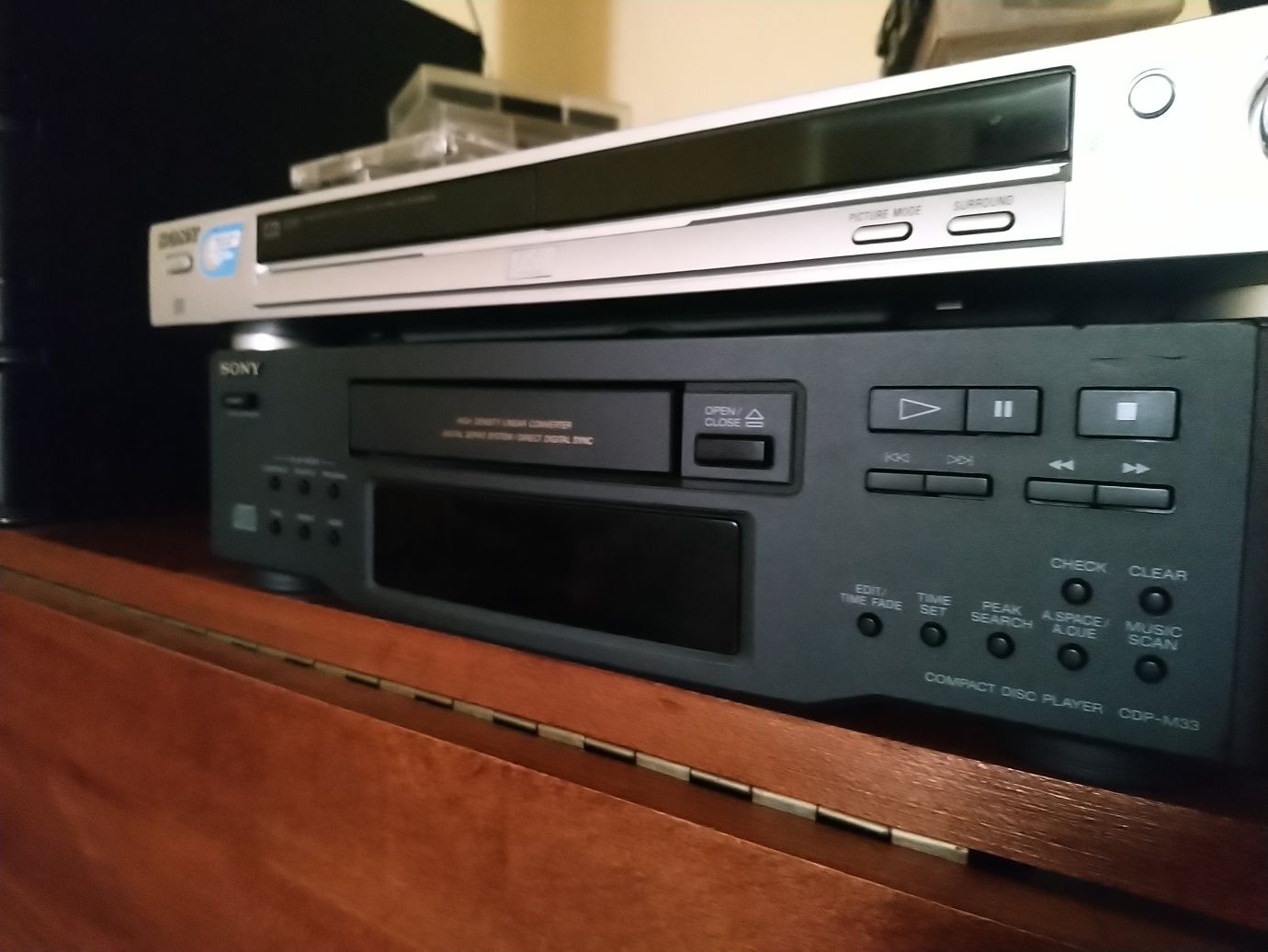продам Compact Disc Player "Sony" CDP-M33(made in France)