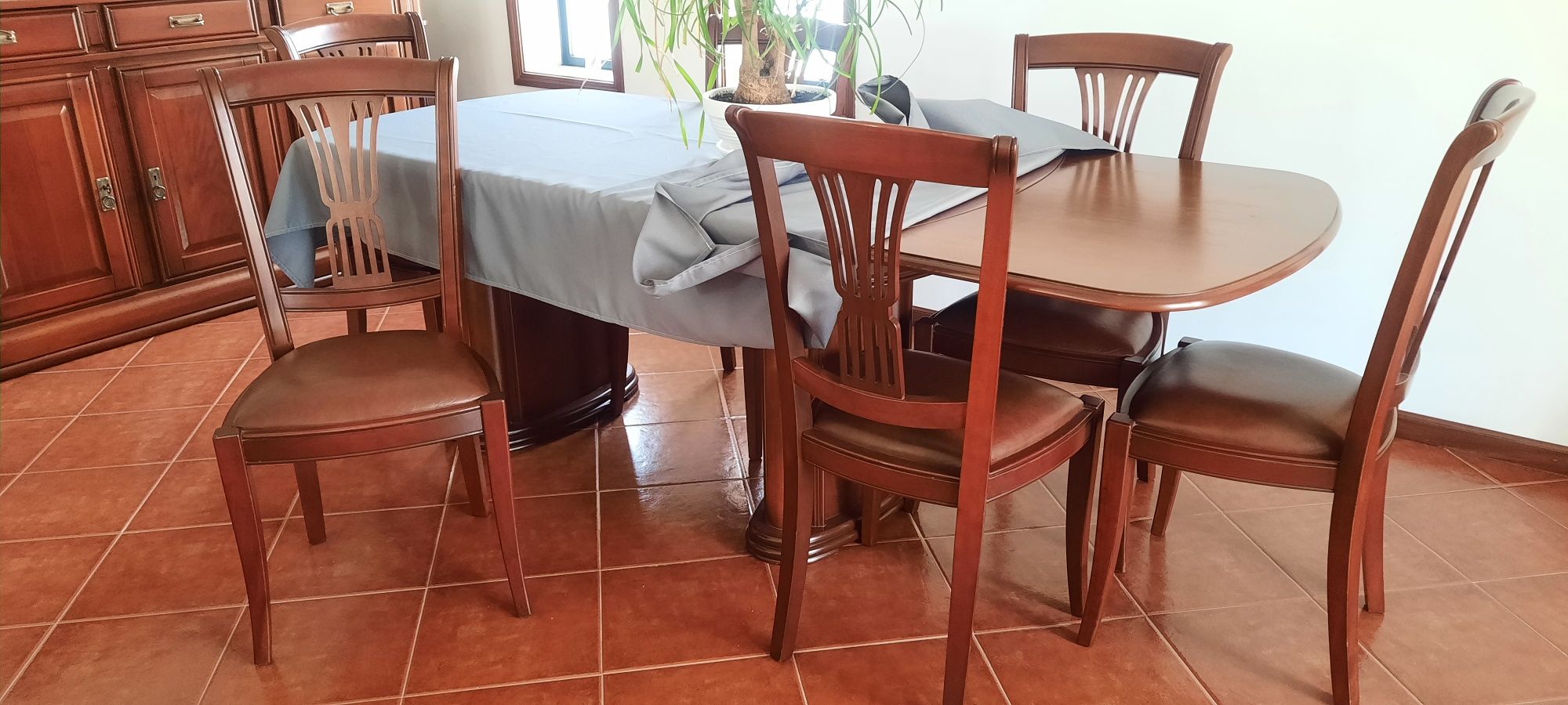 Mesa extensível de sala c/6 cadeiras