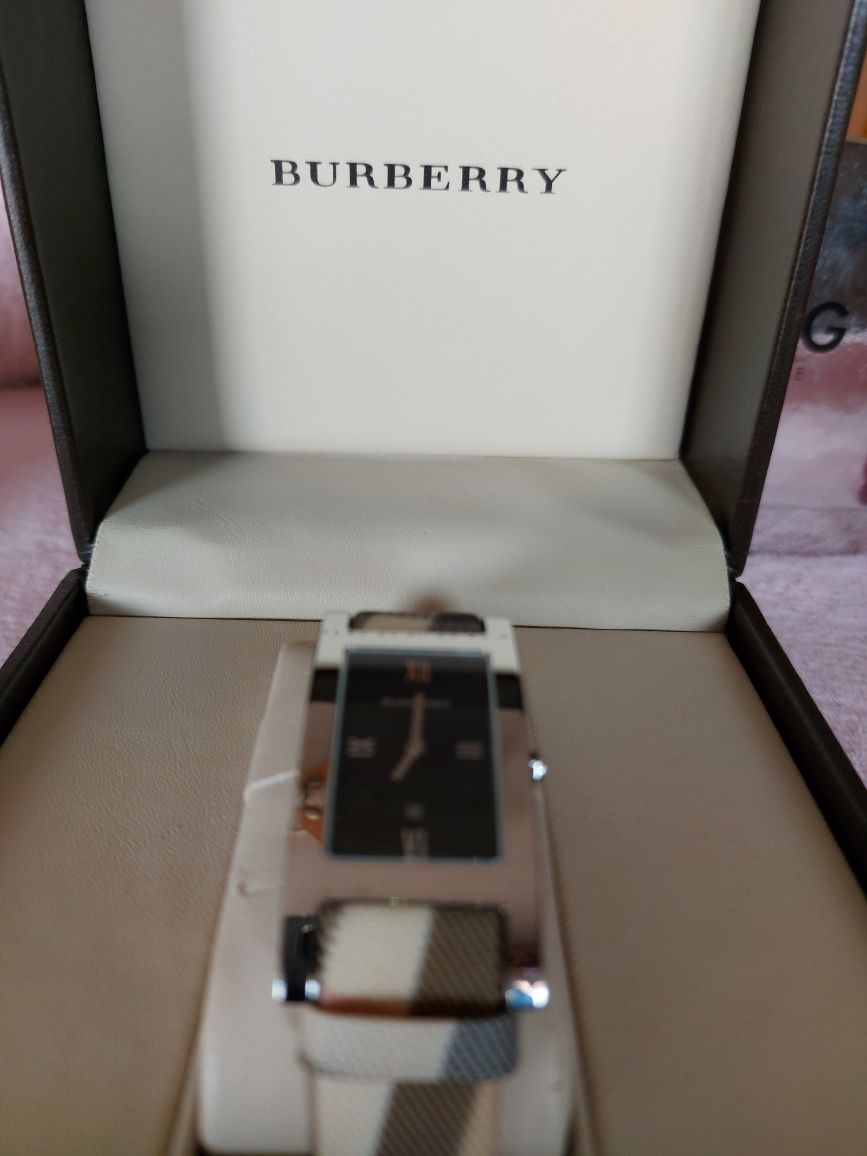 Relogio Burberry novo