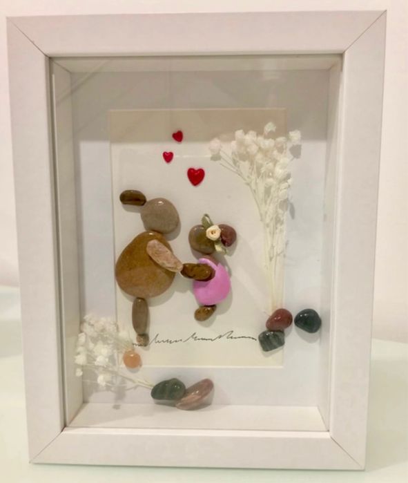 Moldura com pedras naturais -“mae e filha”