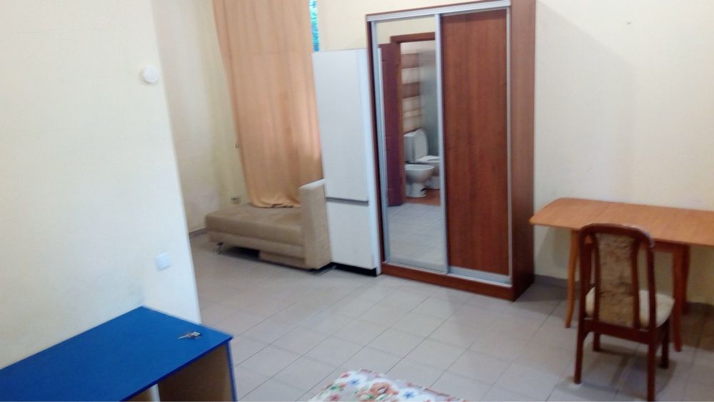 Сдам гостинку возле метро Университет