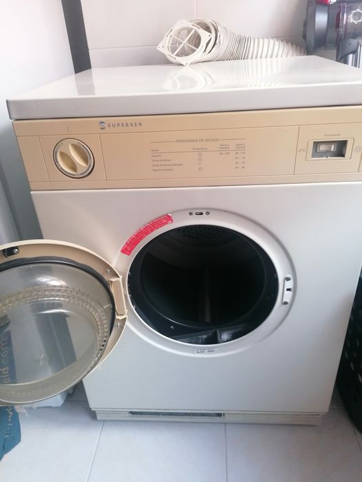 Máquina de secar roupa