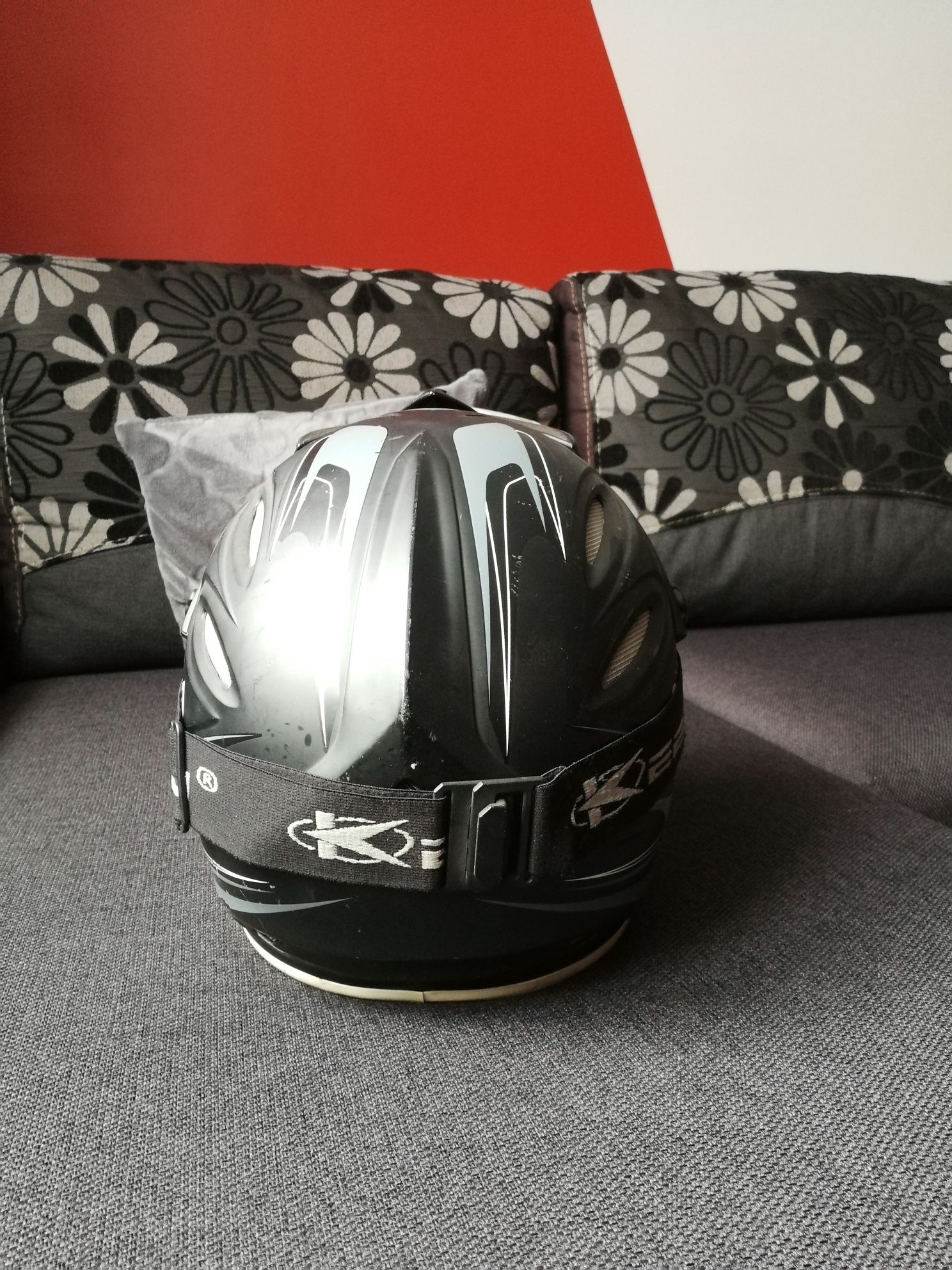 Kask 661 Strike + gogle