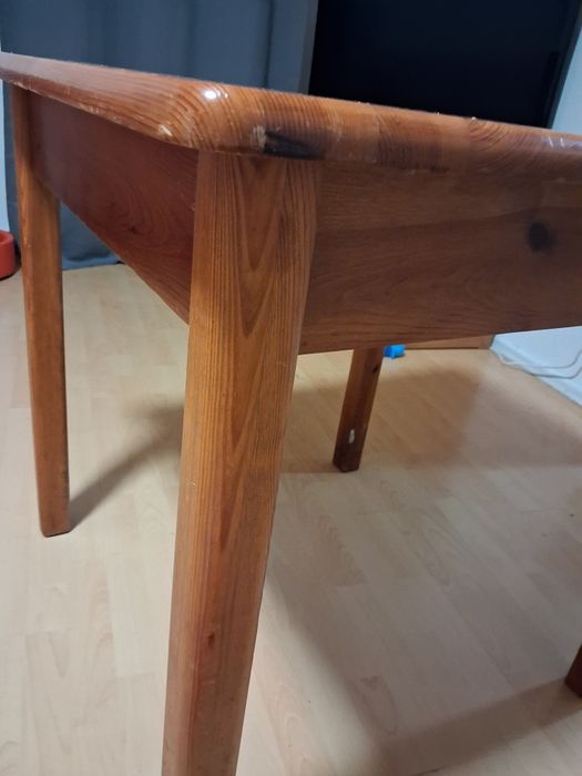 Oddam stolik drewniany