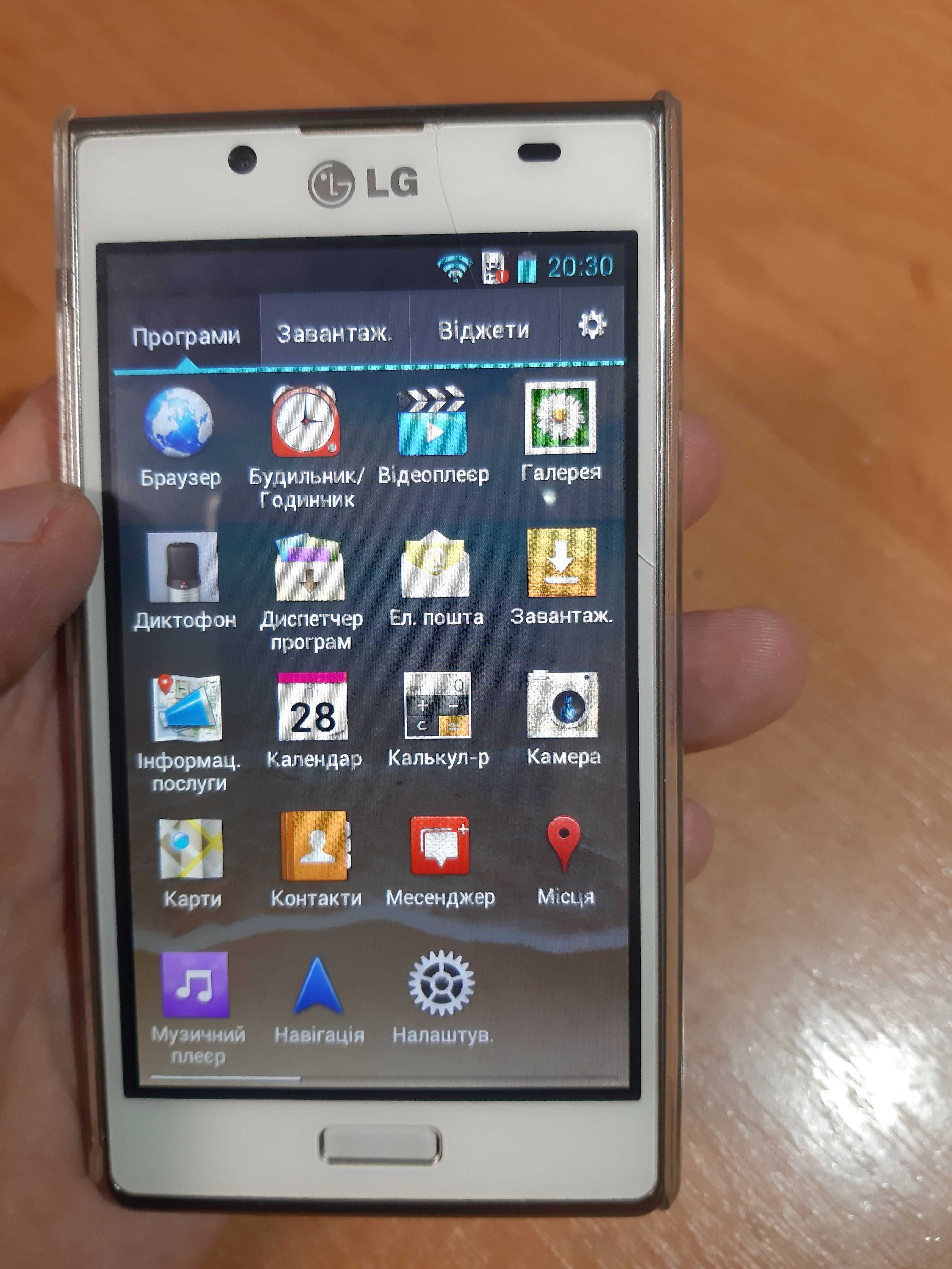 Сверхтонкий смартфон с большим экраном LG Optimus L7 P705