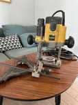 Sprzedam frezarkę DeWALT DW621