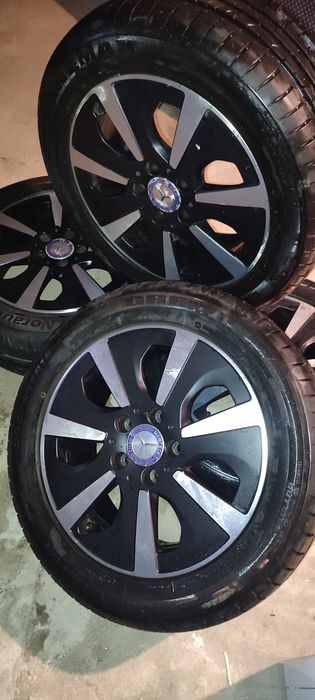 Rodas da Mercedes originais novas com 4 pneus dois novos e dois bons