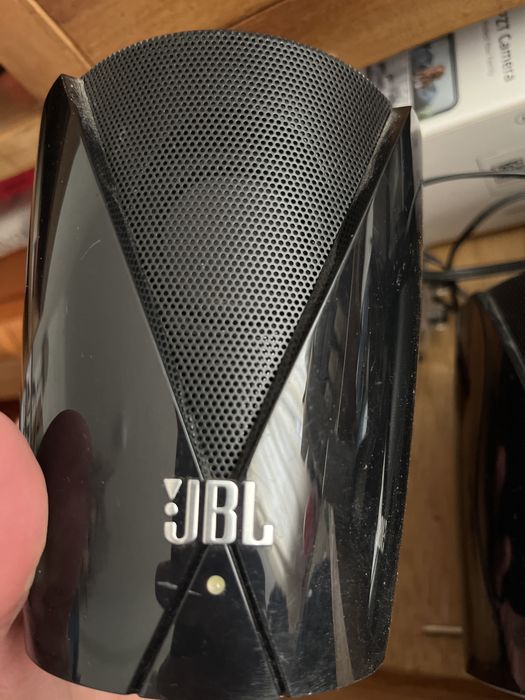 Colunas JBL jembe pretas