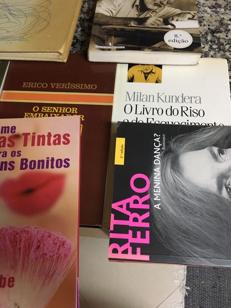 Livros de diferentes categorias