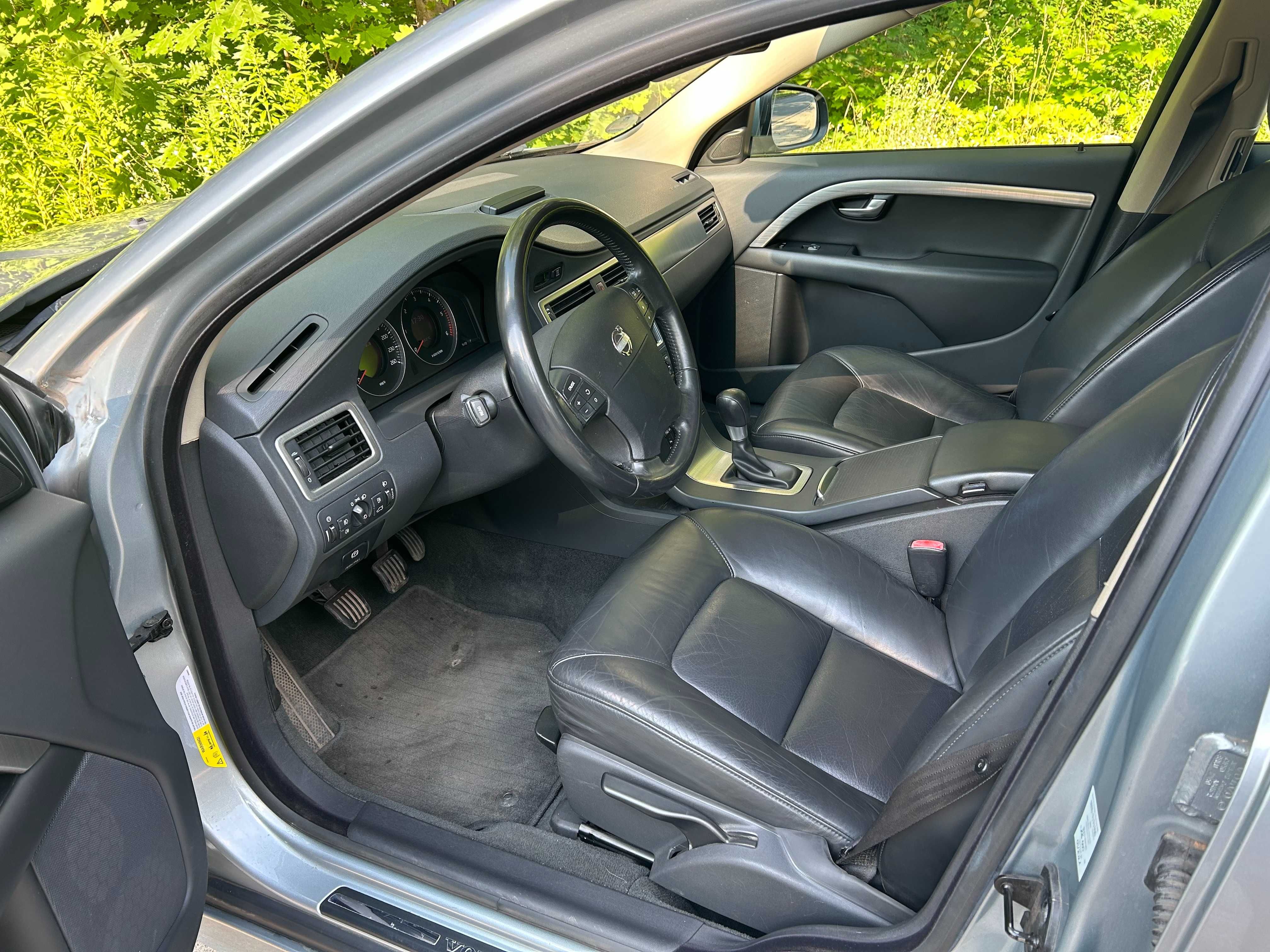 Volvo V70 2.0 diesel manual 6 / MOMENTUM skóry tempomat nawigacja / PL