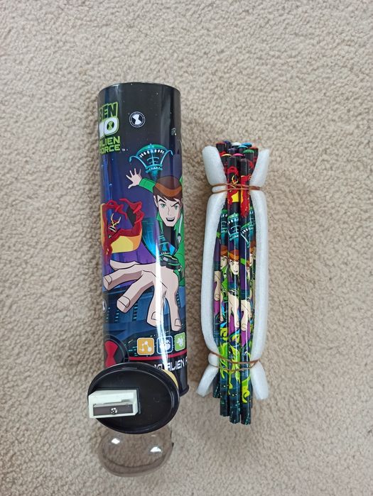 Ben 10 kredki w metalowej tubie, piórnik