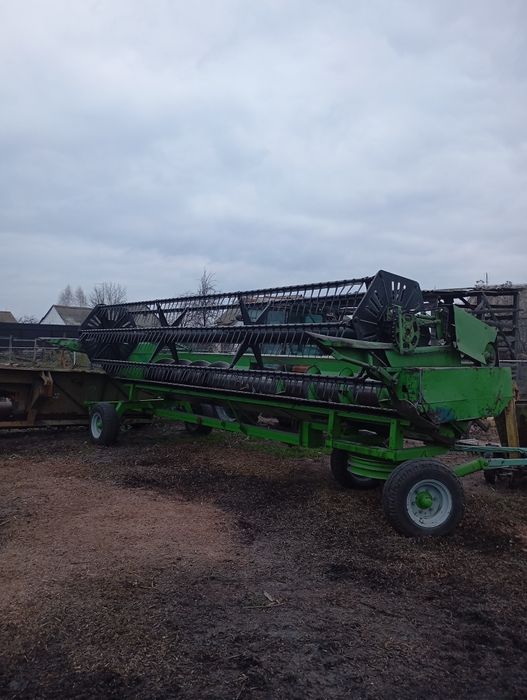 Зернозбиральний комбайн.