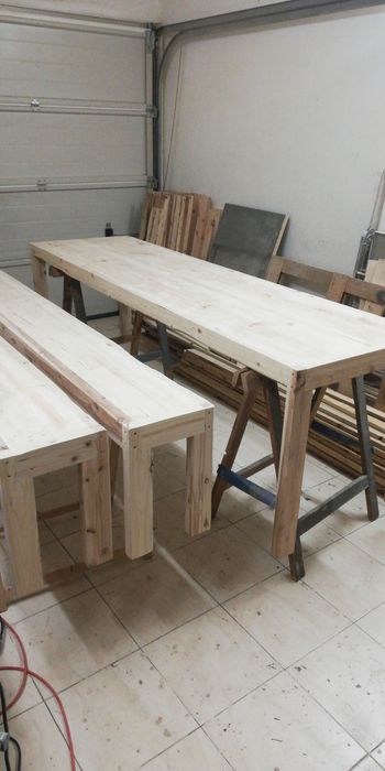 Conjunto de mesa e dois bancos com 2,50cm.