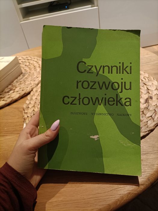 Czynniki rozwoju człowieka | Państwowe wydawnictwo naukowe
