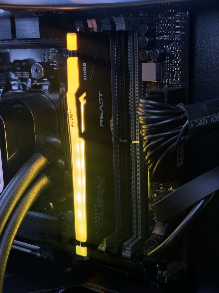 Pamięć RAM Kingston FURY Beast RGB DDR5 16GB 6000 CL36 Czarny