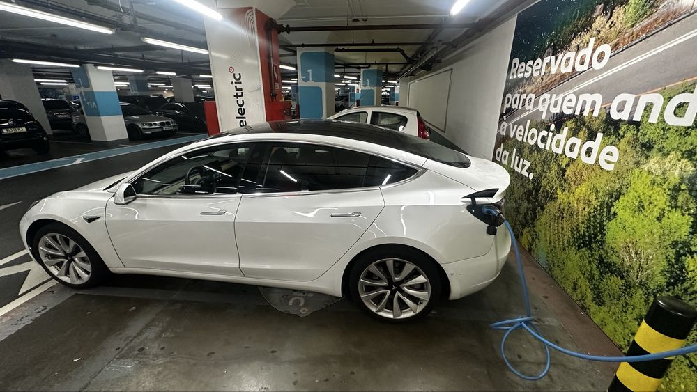 Tesla model 3 - lisboa