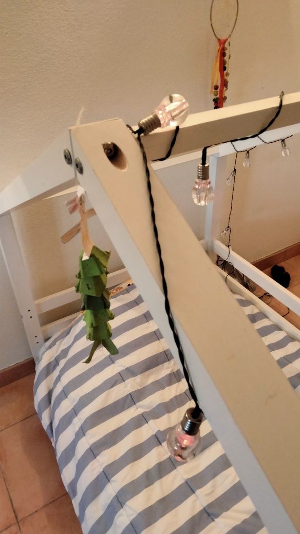 Cama casinha Montessori com colchão