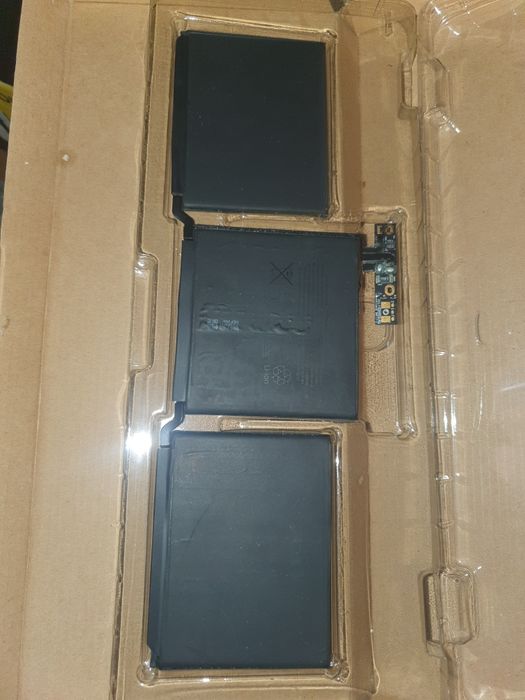 Продам оригинальную батарею от макбука a1713