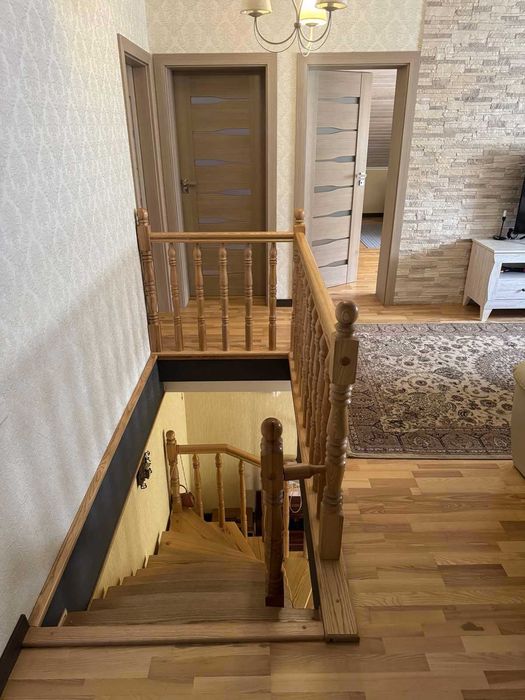 Будинок з гаражем