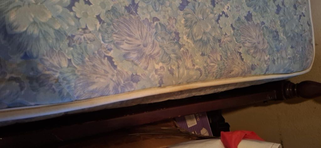 Cama de solteiro com colchão