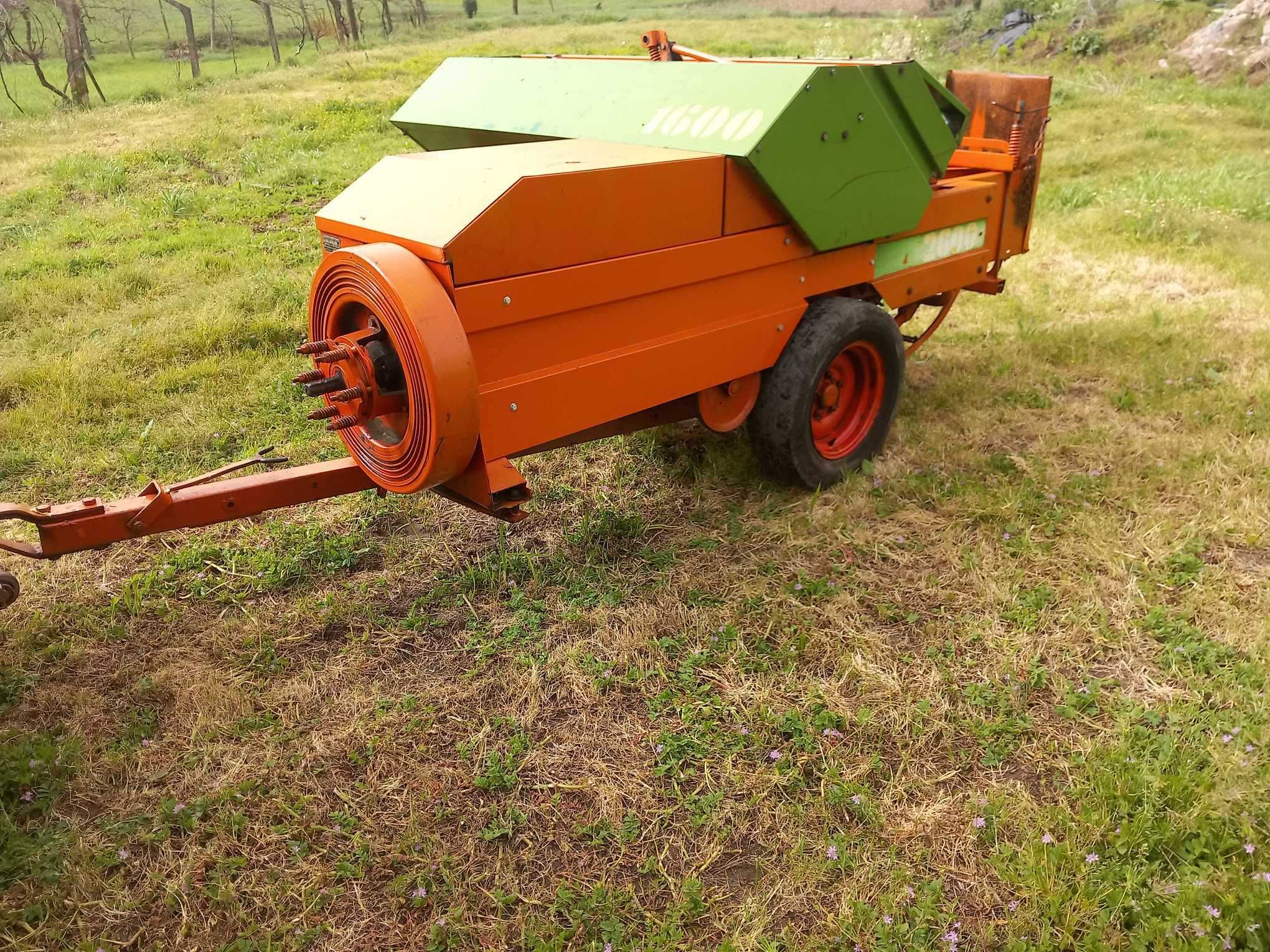 varias maquinas agricolas