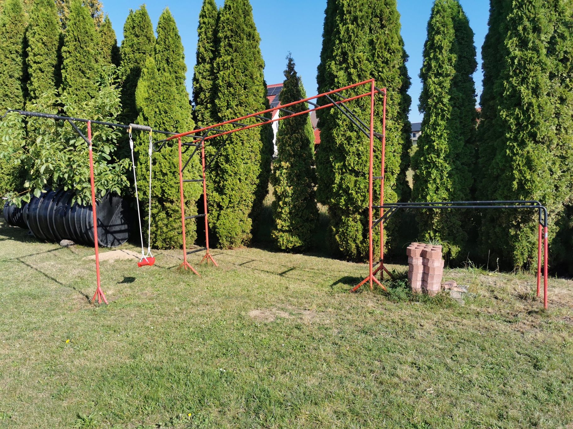 Plac Street workout Drążek, dipy, siłownia ogrodowa.