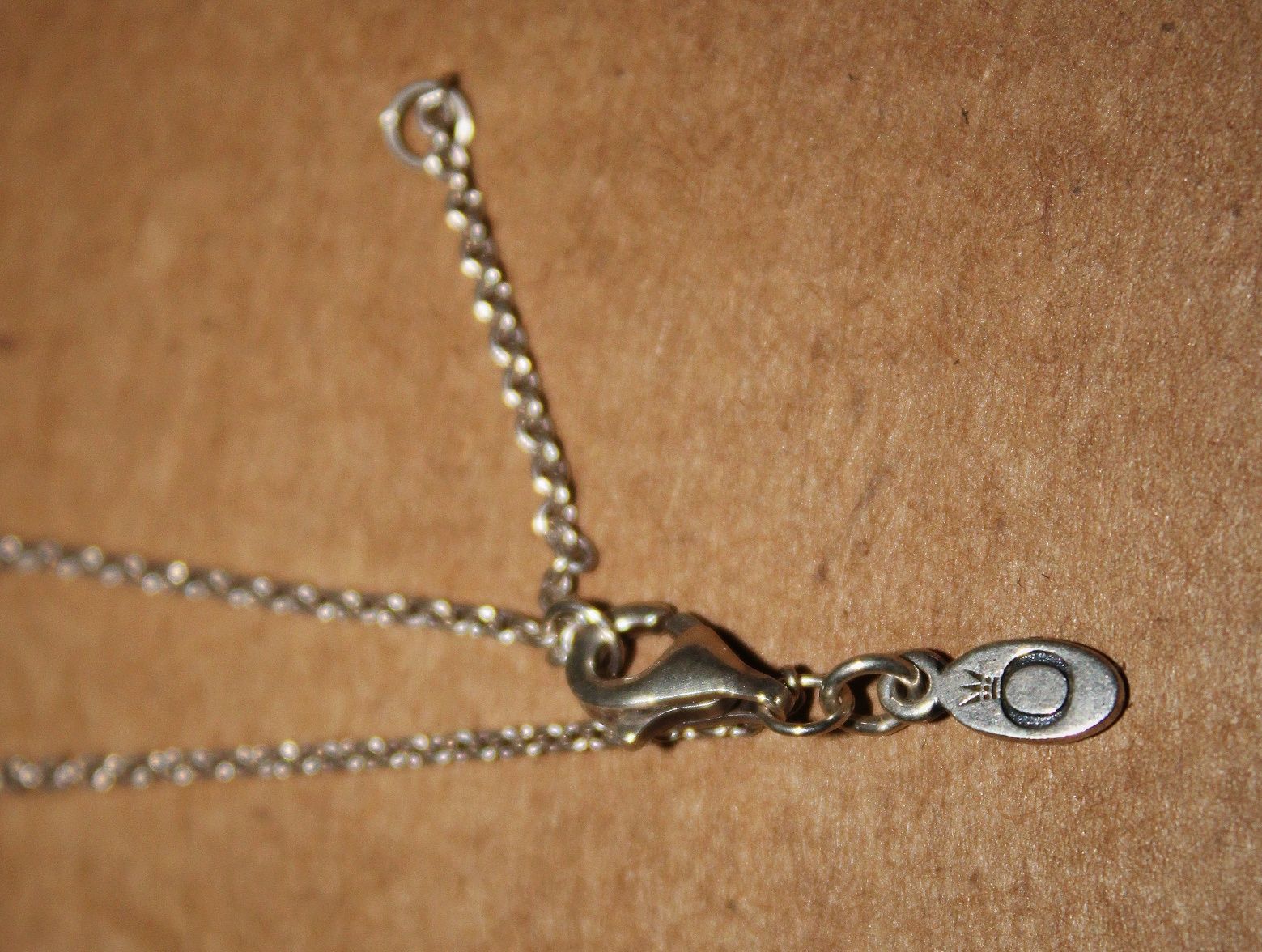 Fio PANDORA com pendente PANDORA